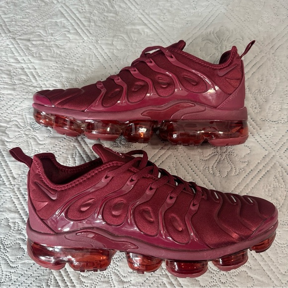 NIKE VAPORMAX PLUS - Picture 2 of 3